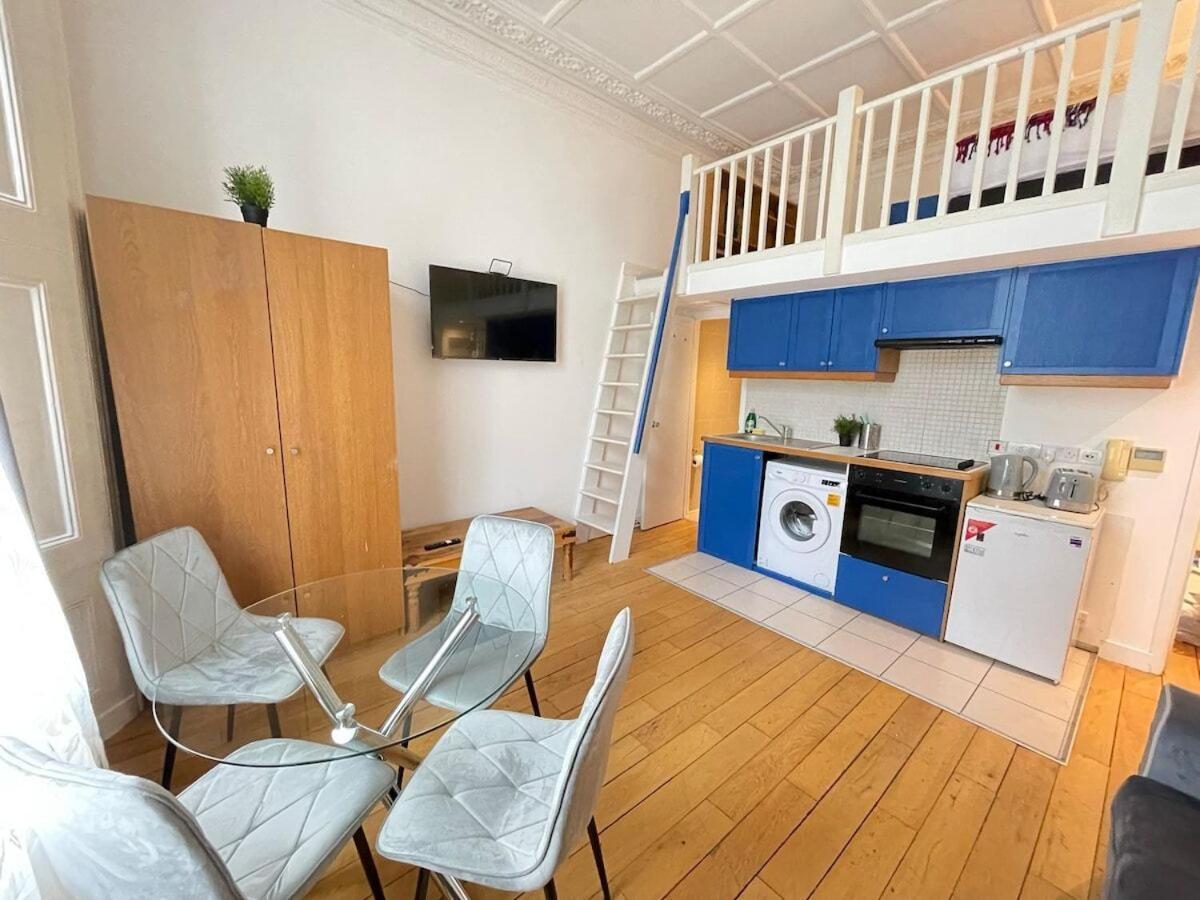 Portobello Road Artistic Studios 'Budget' London Phòng bức ảnh
