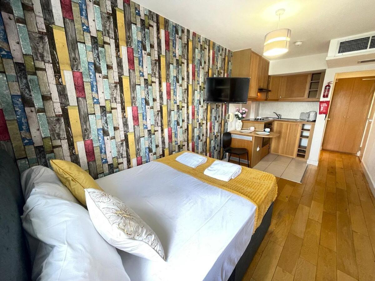 Portobello Road Artistic Studios 'Budget' London Phòng bức ảnh