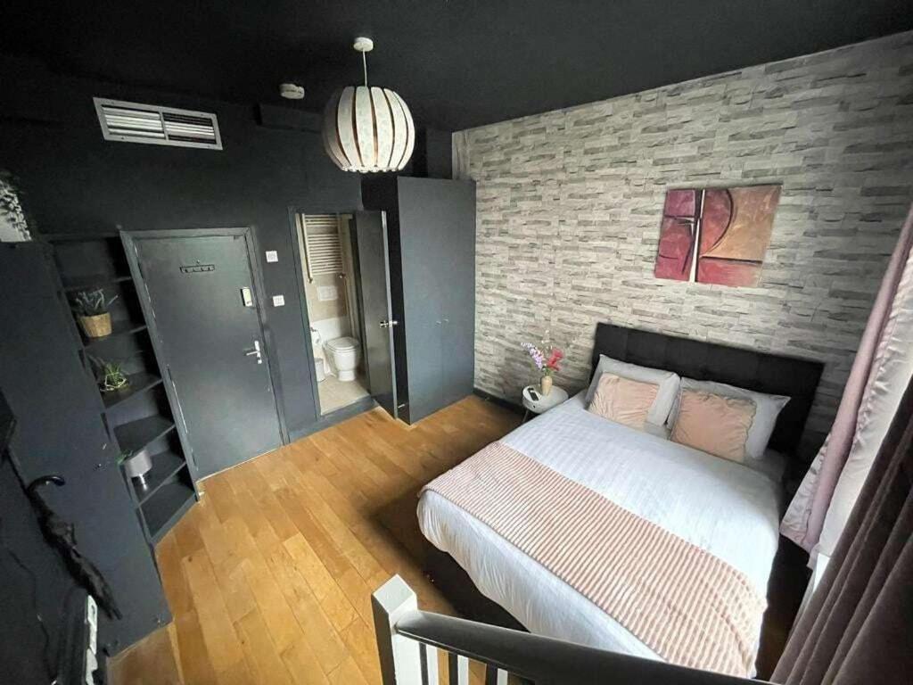 Portobello Road Artistic Studios 'Budget' London Phòng bức ảnh