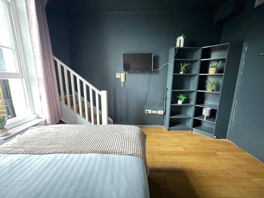 Portobello Road Artistic Studios 'Budget' London Phòng bức ảnh