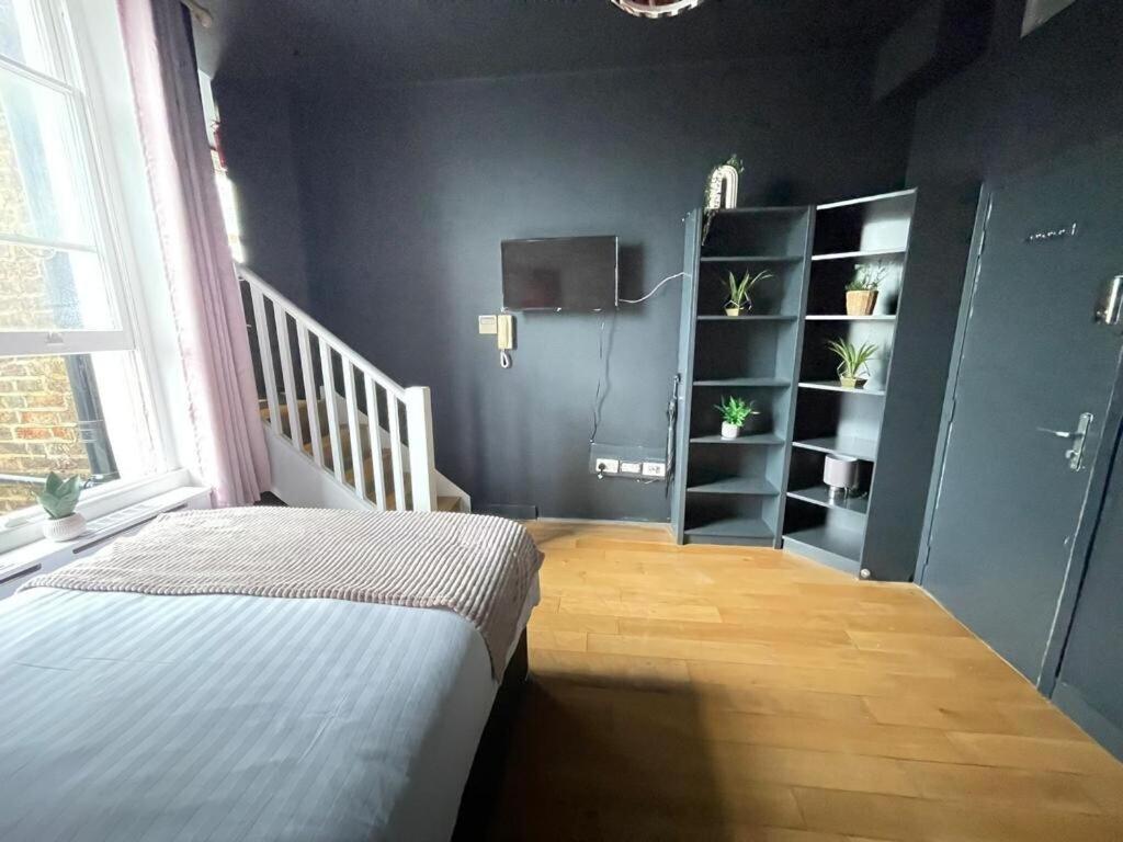 Portobello Road Artistic Studios 'Budget' London Phòng bức ảnh
