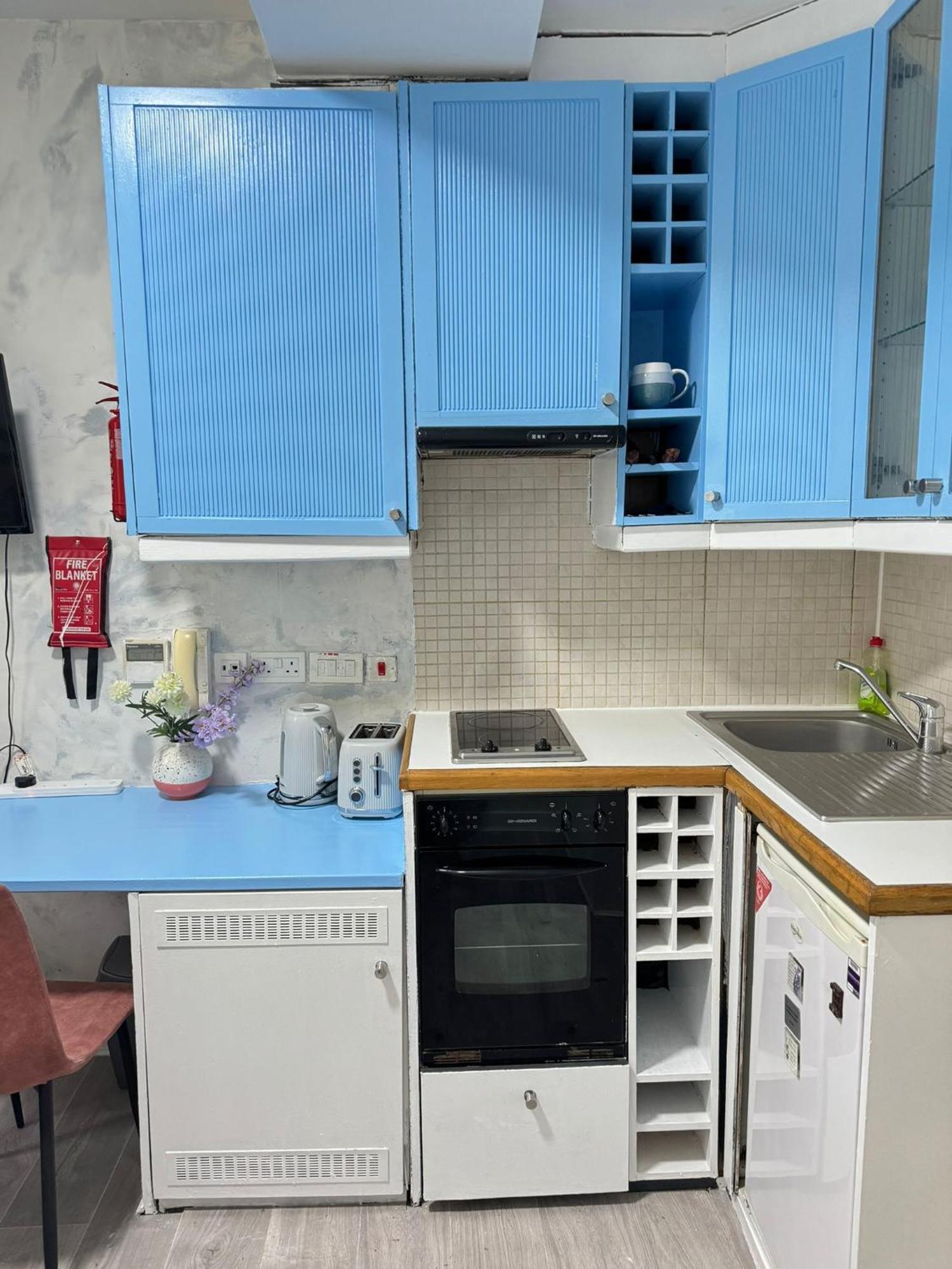 Portobello Road Artistic Studios 'Budget' London Phòng bức ảnh