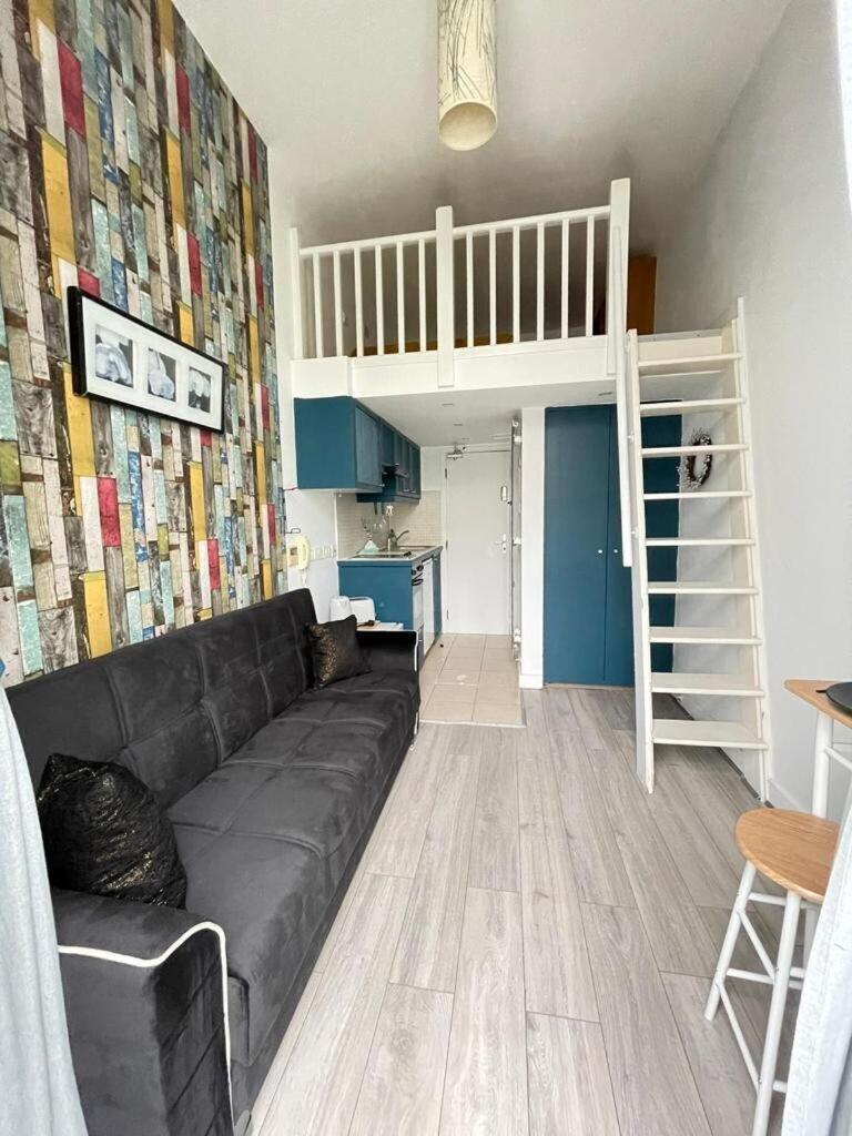 Portobello Road Artistic Studios 'Budget' London Phòng bức ảnh