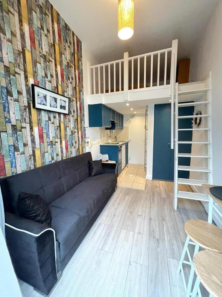 Portobello Road Artistic Studios 'Budget' London Phòng bức ảnh