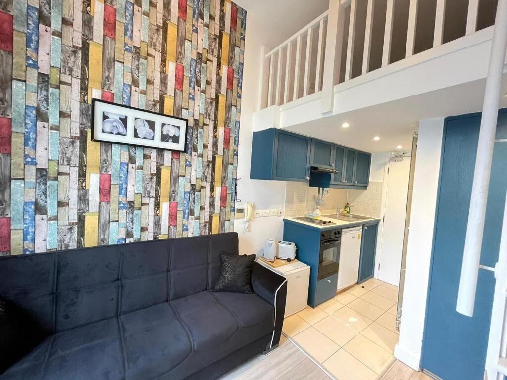Portobello Road Artistic Studios 'Budget' London Phòng bức ảnh