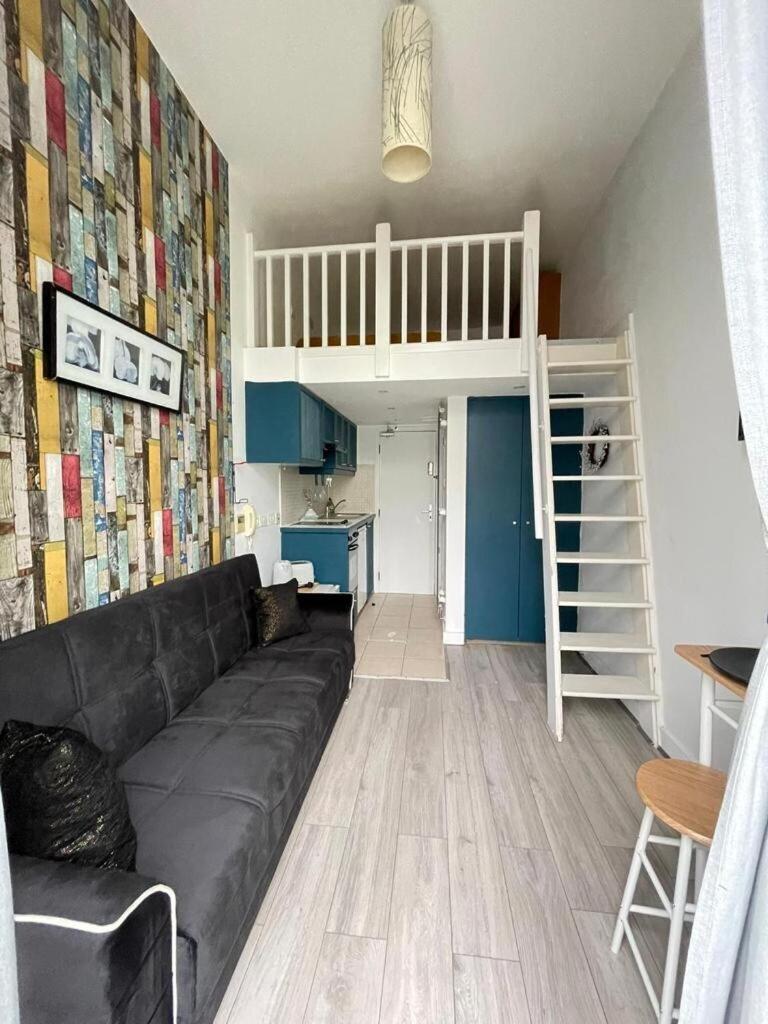Portobello Road Artistic Studios 'Budget' London Phòng bức ảnh