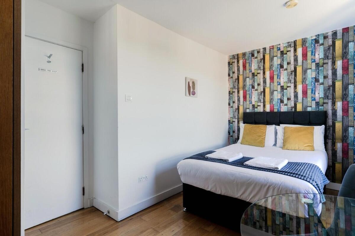 Portobello Road Artistic Studios 'Budget' London Phòng bức ảnh
