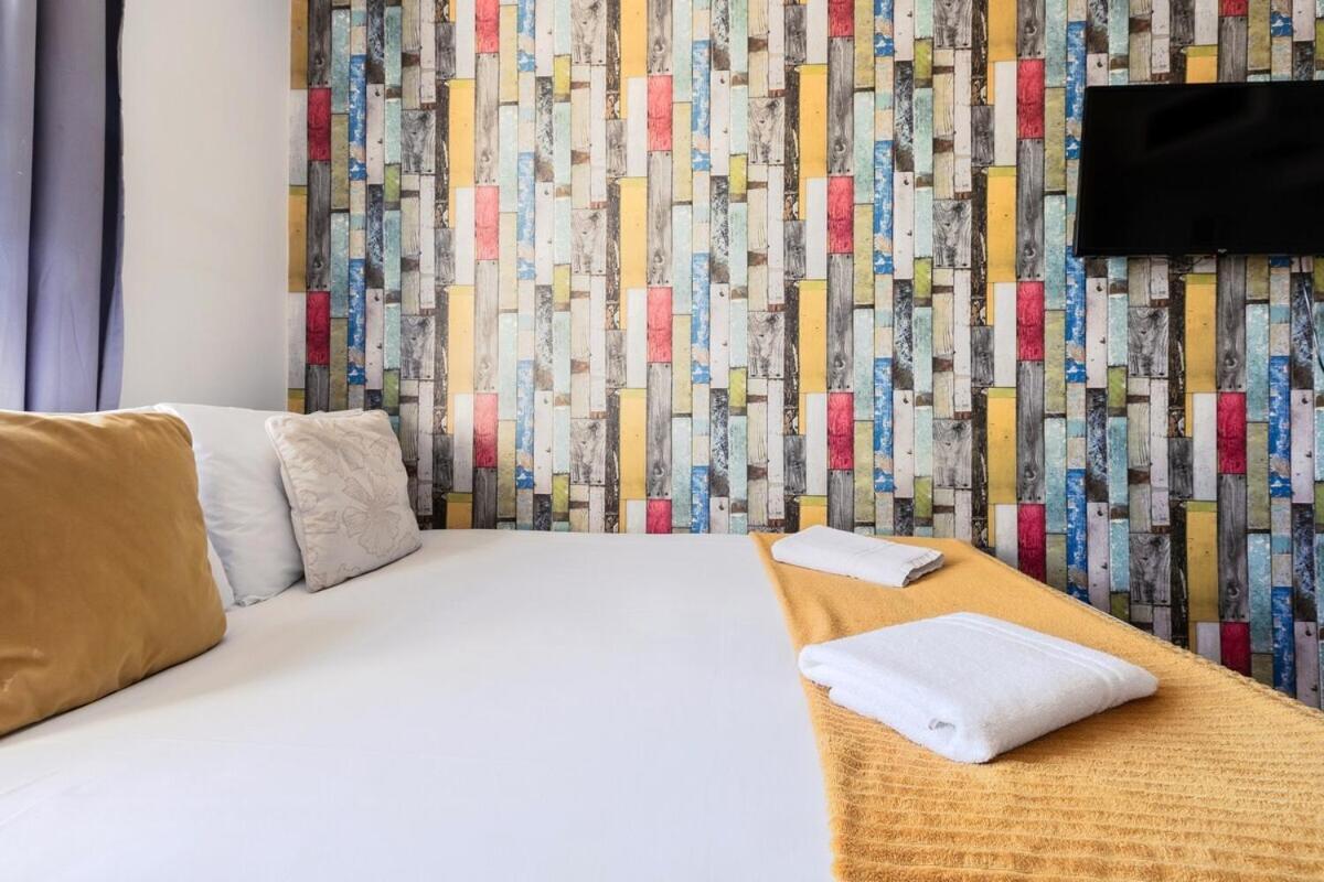 Portobello Road Artistic Studios 'Budget' London Phòng bức ảnh