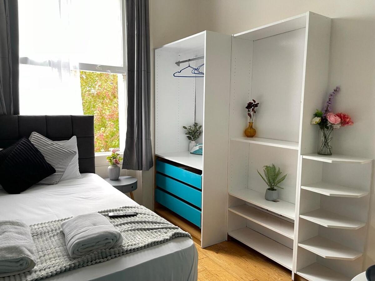 Portobello Road Artistic Studios 'Budget' London Phòng bức ảnh