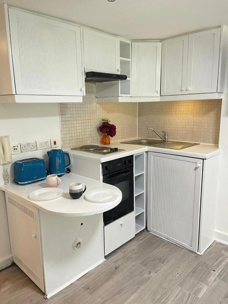 Portobello Road Artistic Studios 'Budget' London Phòng bức ảnh
