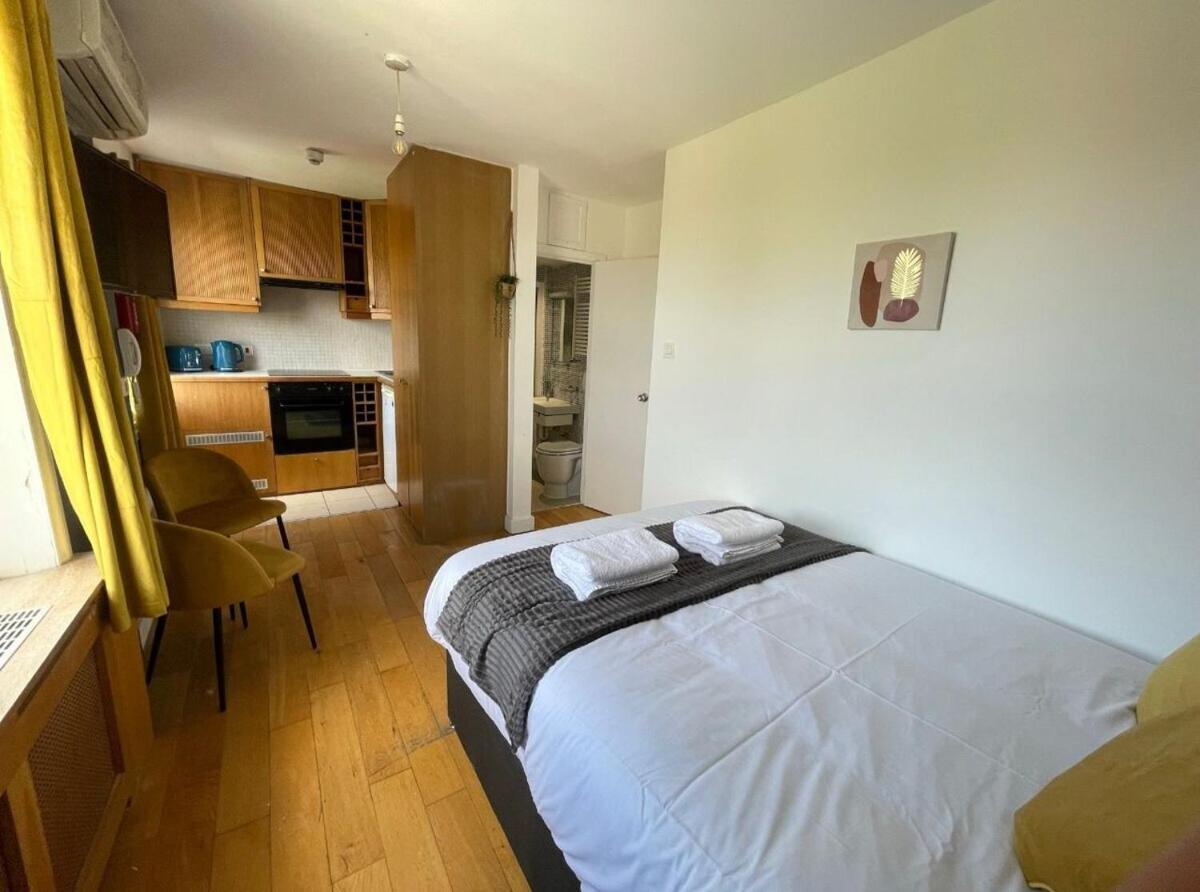 Portobello Road Artistic Studios 'Budget' London Phòng bức ảnh