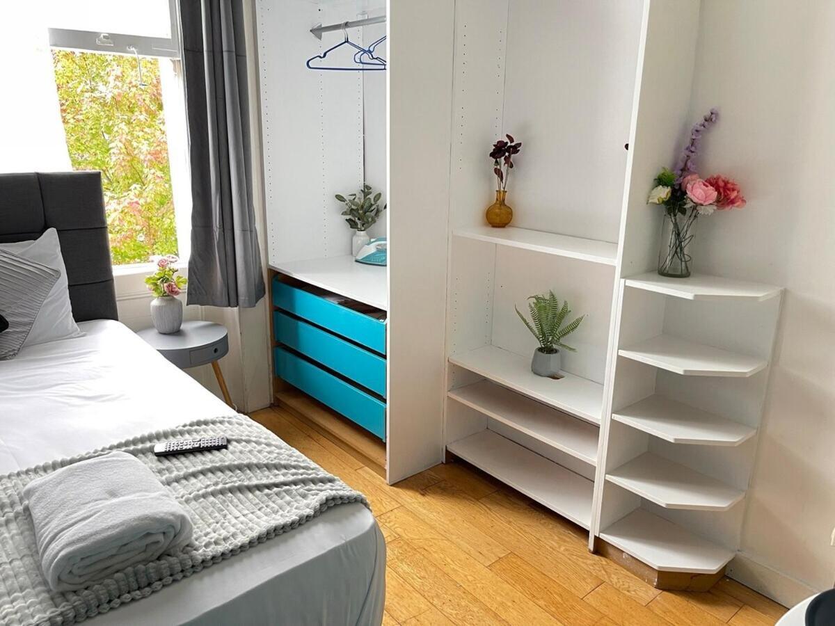 Portobello Road Artistic Studios 'Budget' London Phòng bức ảnh