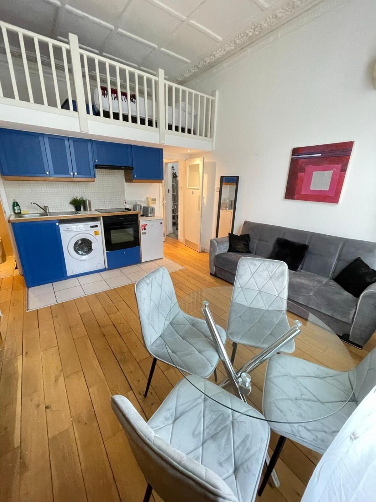 Portobello Road Artistic Studios 'Budget' London Phòng bức ảnh