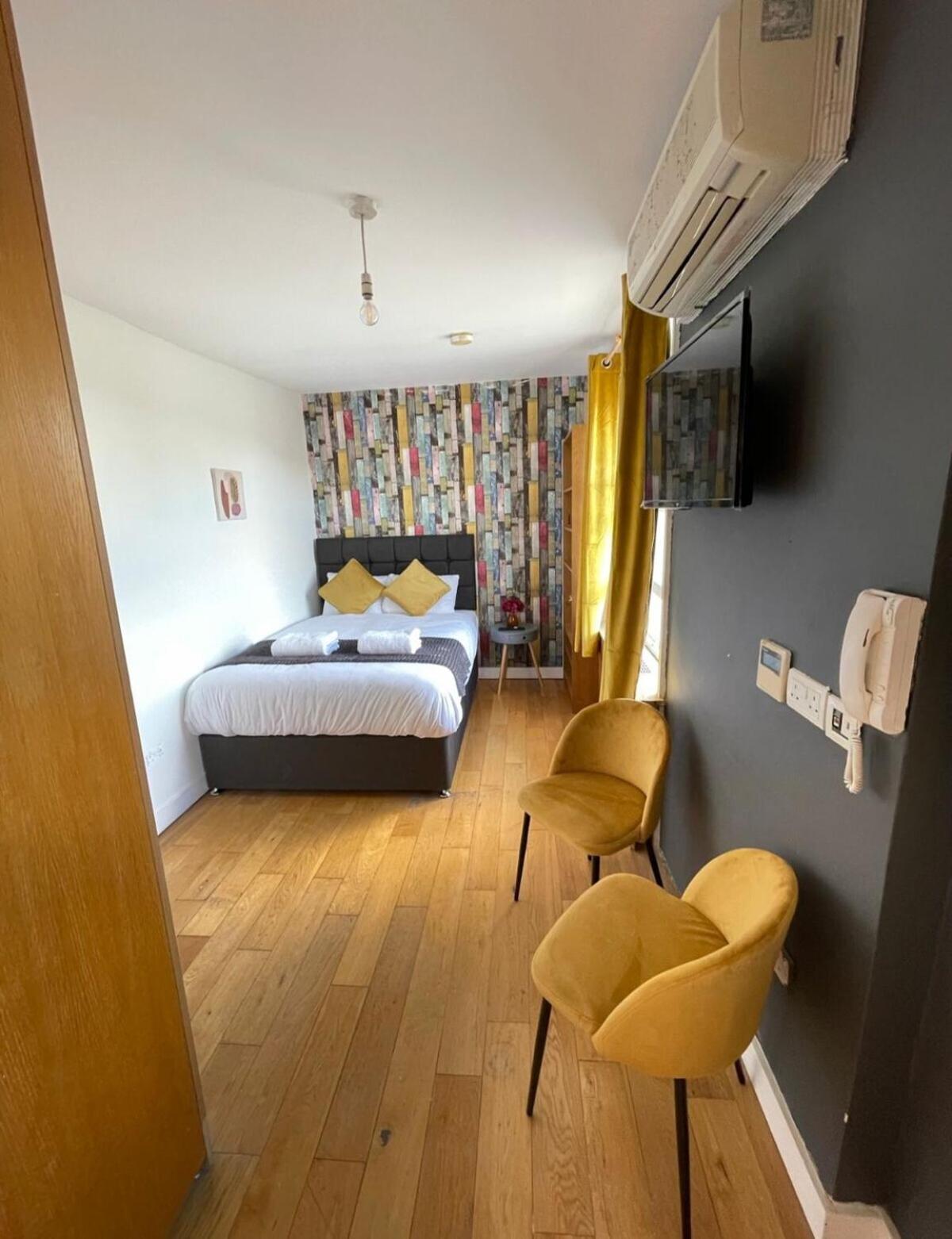 Portobello Road Artistic Studios 'Budget' London Phòng bức ảnh