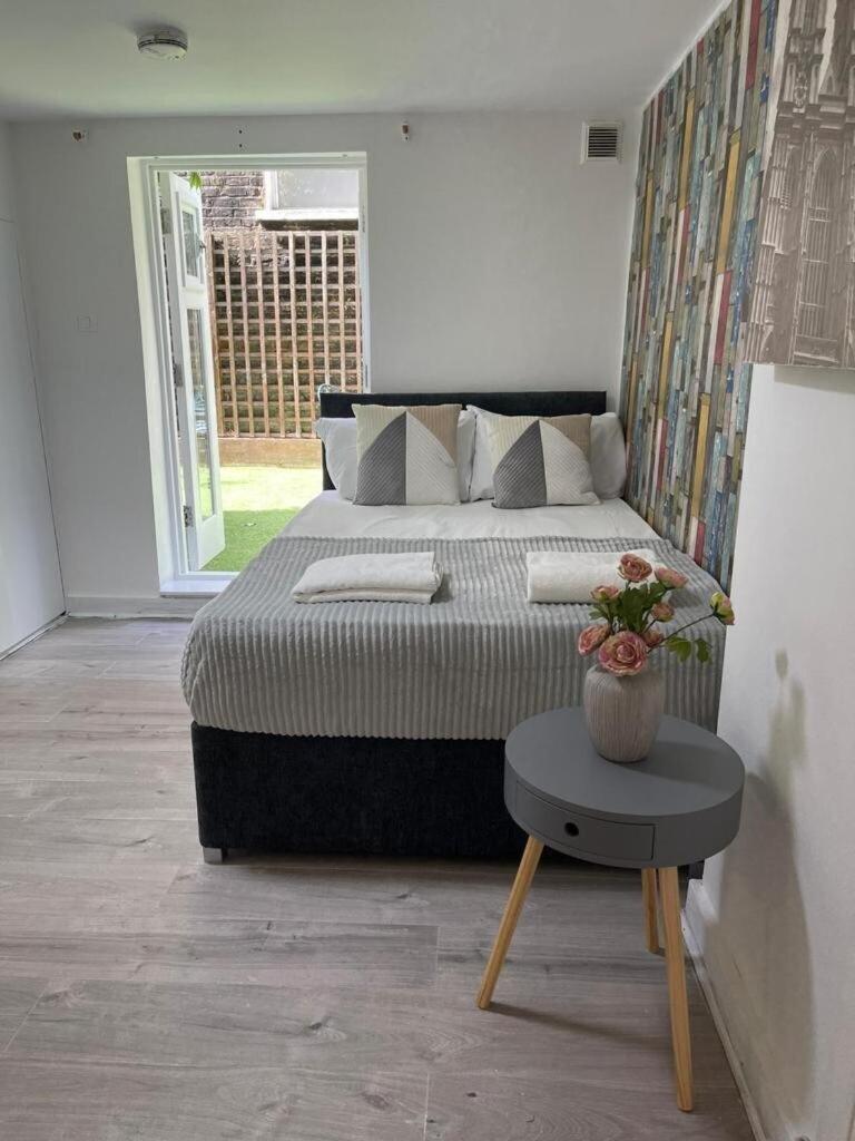 Portobello Road Artistic Studios 'Budget' London Phòng bức ảnh