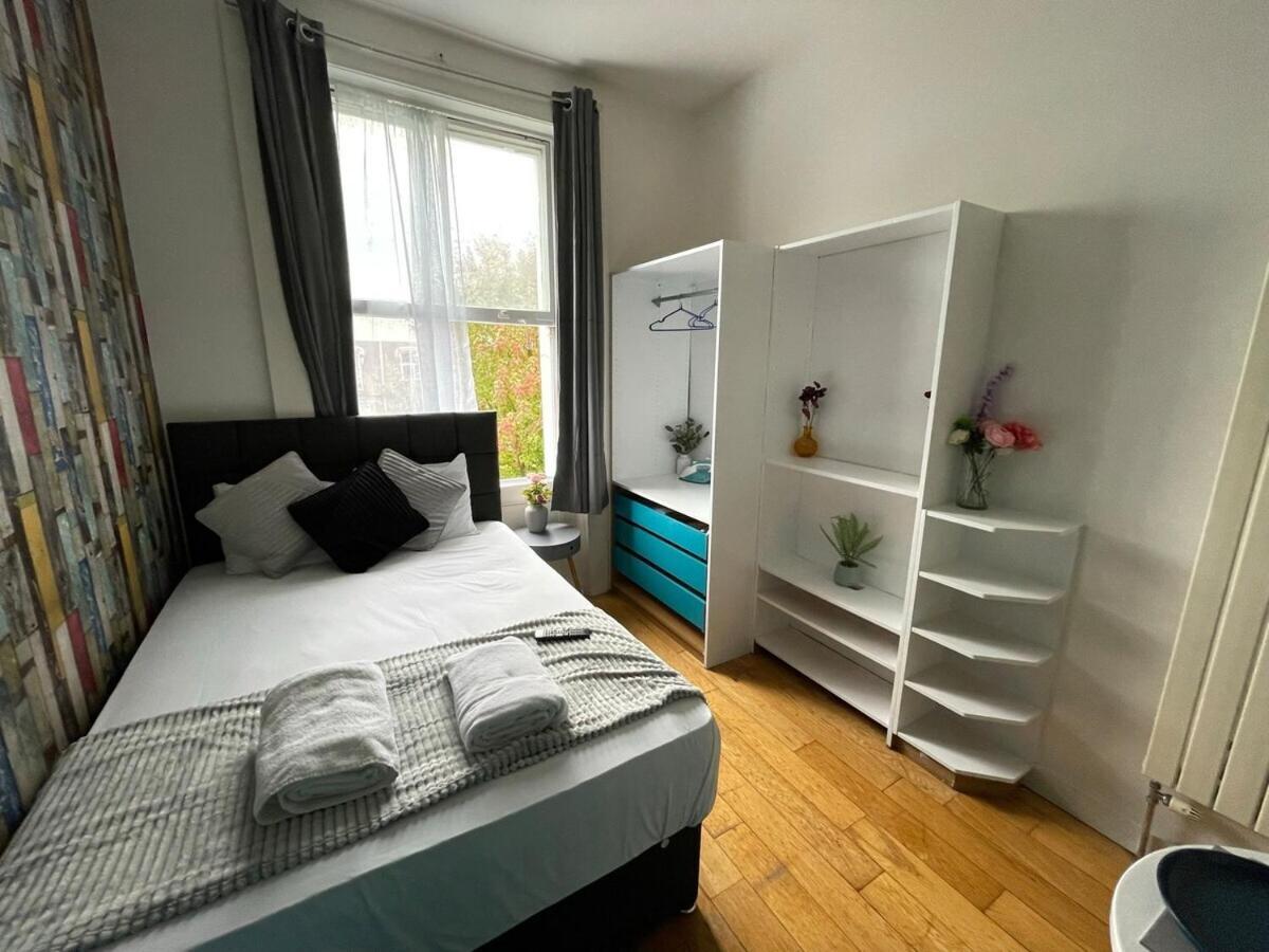 Portobello Road Artistic Studios 'Budget' London Phòng bức ảnh