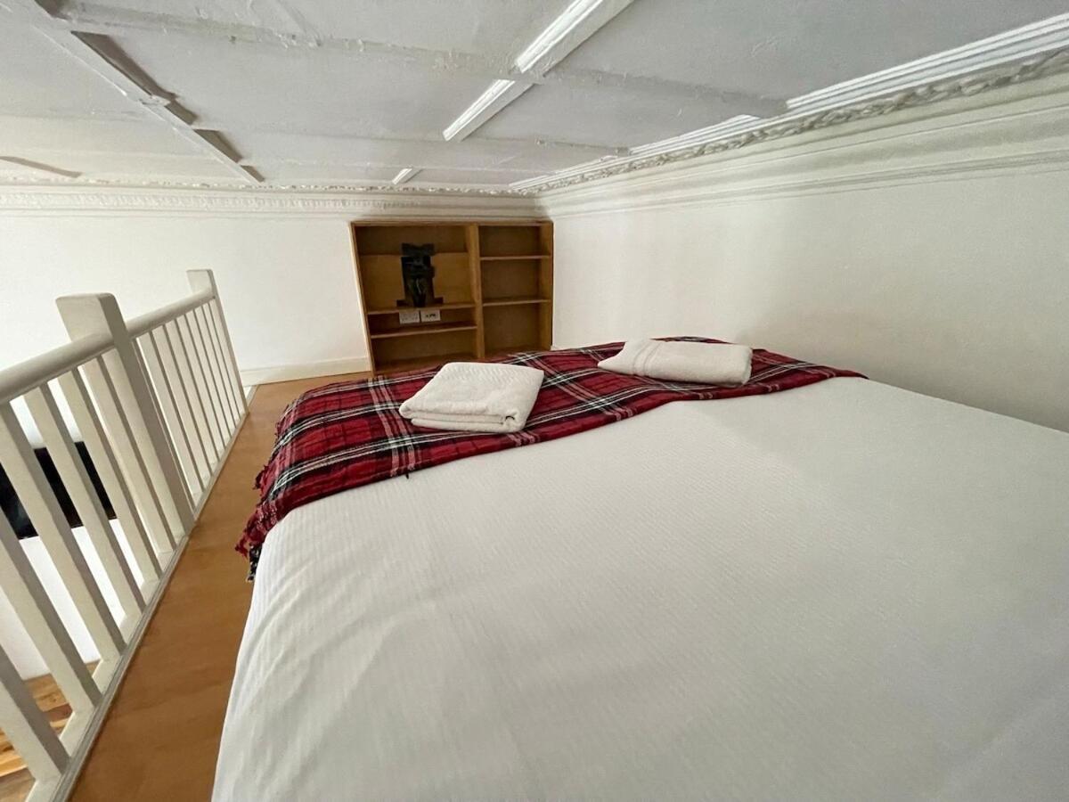 Portobello Road Artistic Studios 'Budget' London Phòng bức ảnh