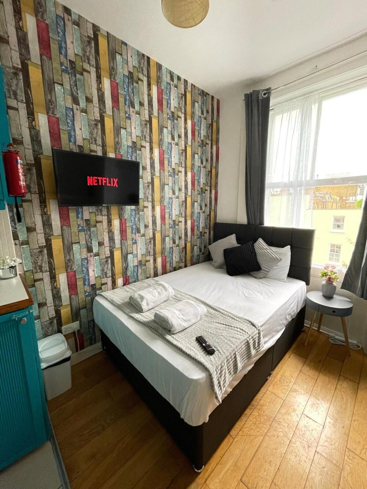 Portobello Road Artistic Studios 'Budget' London Phòng bức ảnh