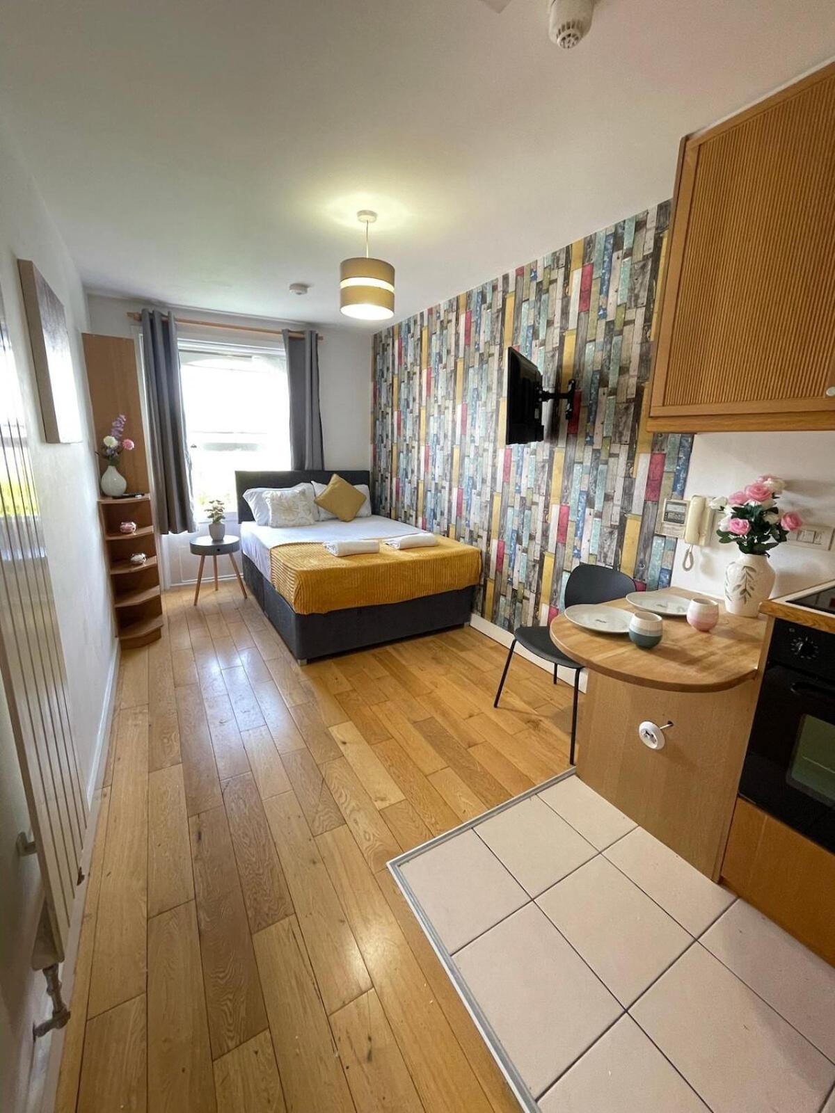 Portobello Road Artistic Studios 'Budget' London Phòng bức ảnh