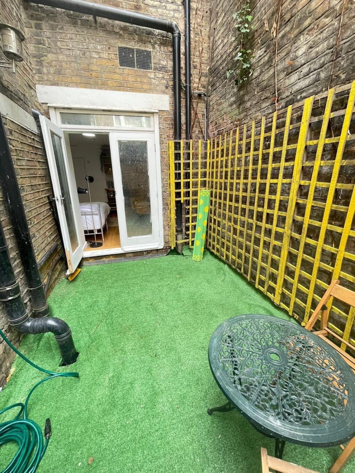 Portobello Road Artistic Studios 'Budget' London Phòng bức ảnh