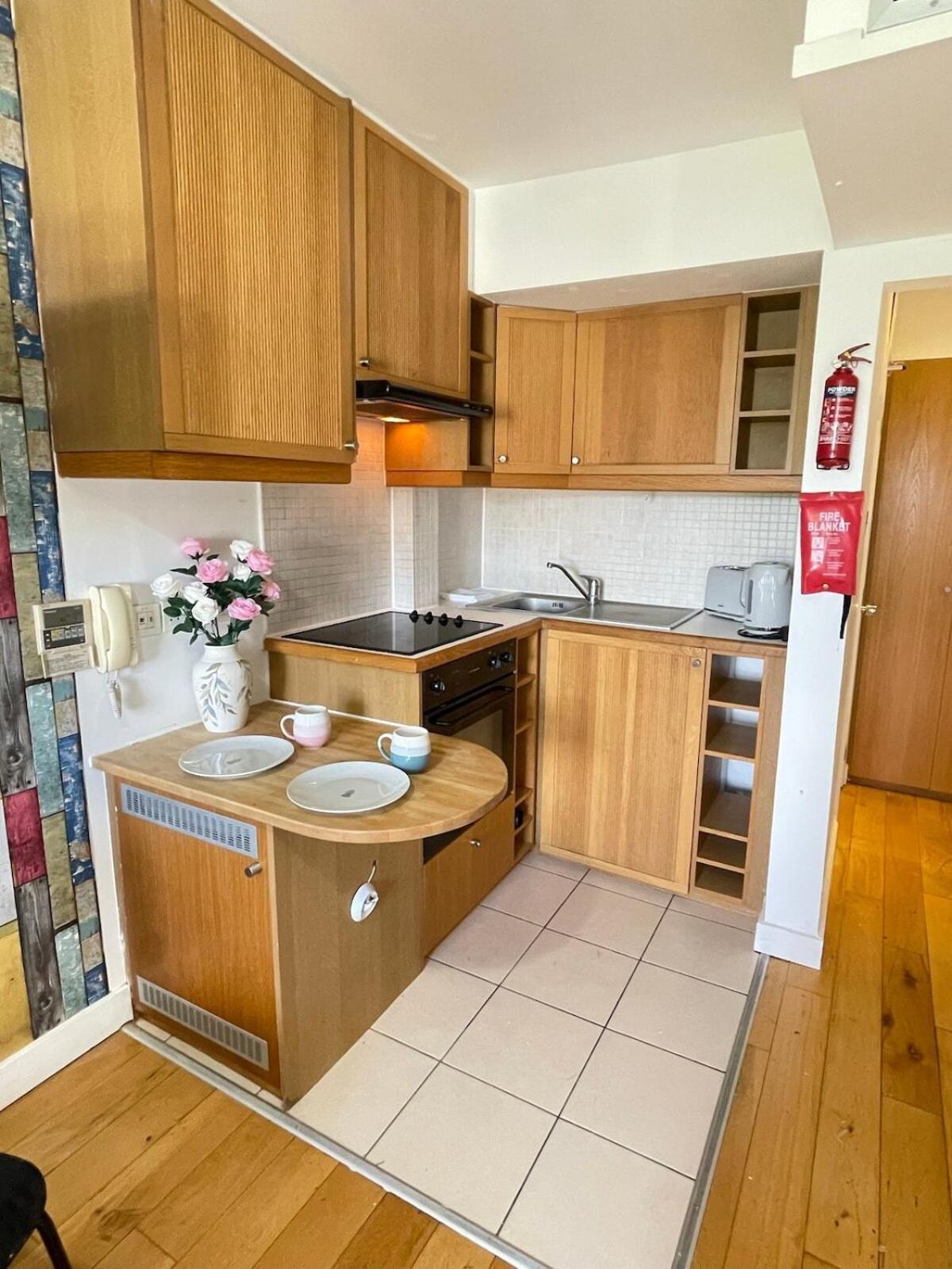 Portobello Road Artistic Studios 'Budget' London Phòng bức ảnh