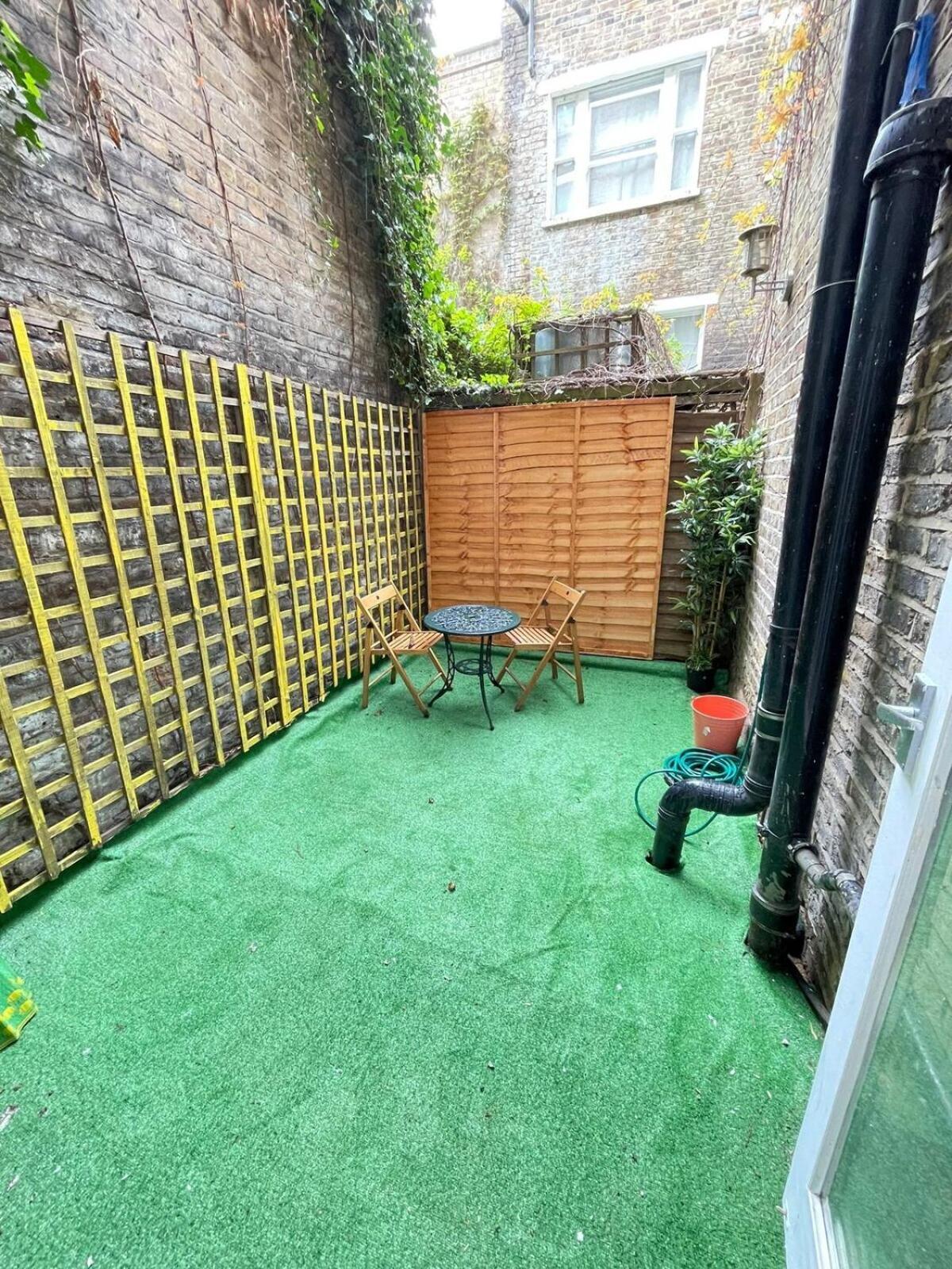 Portobello Road Artistic Studios 'Budget' London Phòng bức ảnh